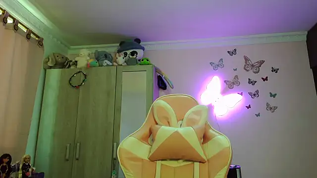 caroline jonson online show from March 26, 6:02 pm