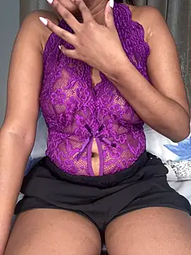 Snapshot of Ravishing_Rubi chatting on May 20, 12:28 am Ravishing Rubi online show from May 20, 12:28 am