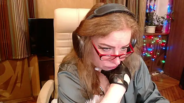Snapshot of Miss_Tress chatting on July 4, 9:43 pm Miss Tress online show from July 4, 9:43 pm