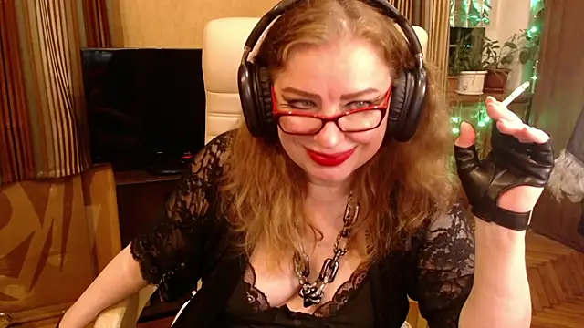 Snapshot of Miss_Tress chatting on August 4, 10:45 pm Miss Tress online show from August 4, 10:45 pm
