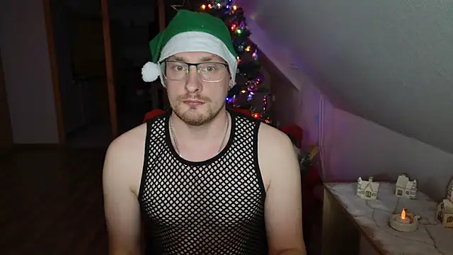 Snapshot of Relsxboy chatting on December 24, 7:11 pm Relsxboy online show from December 24, 7:11 pm