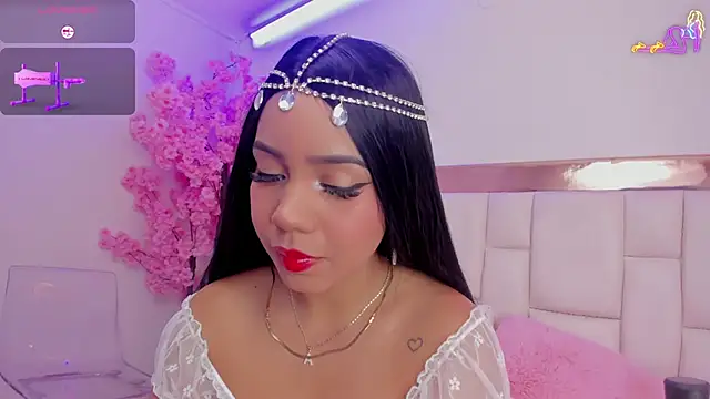 SenniaBella online show from March 21, 1:45 pm