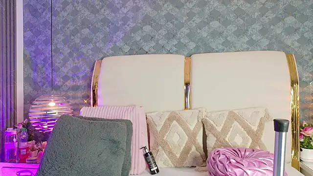 SenniaBella online show from February 2, 1:43 pm