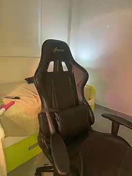 MisFrekcles  online show from December 13, 12:17 pm