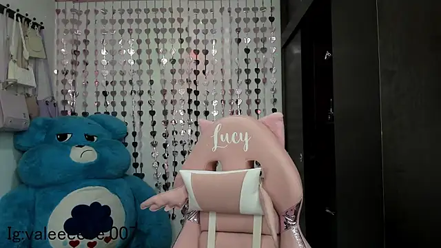 Snapshot of lucyy_tay chatting on December 7, 3:25 am lucyy tay online show from December 7, 3:25 am