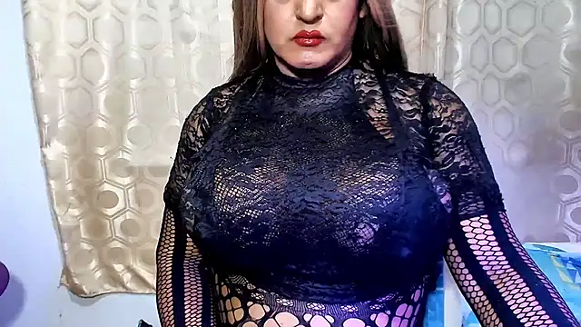 Snapshot of alessia_hot69 chatting on January 31, 6:24 am alessia hot69 online show from January 31, 6:24 am