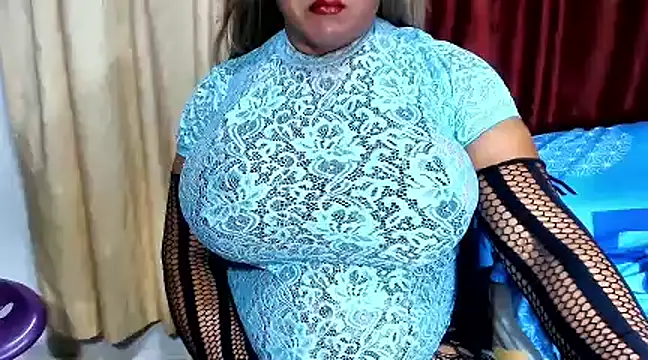 Snapshot of alessia_hot69 chatting on March 21, 5:54 am alessia hot69 online show from March 21, 5:54 am