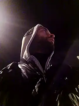 Snapshot of bearguy998 chatting on March 7, 1:07 pm bearguy998 online show from March 7, 1:07 pm