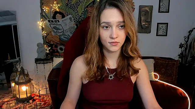 Snapshot of LolaLemona chatting on December 7, 12:35 pm LolaLemona online show from December 7, 12:35 pm