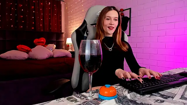 Snapshot of LolaLemona chatting on March 2, 9:31 am LolaLemona online show from March 2, 9:31 am