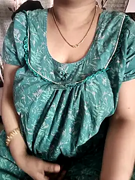 cuteyqueen online show from February 13, 6:20 am