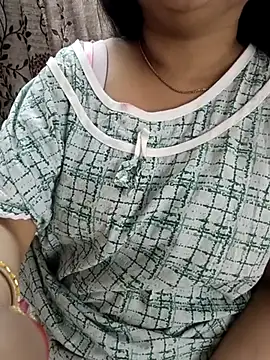 cuteyqueen online show from April 3, 6:33 am