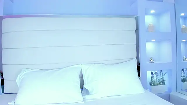 Snapshot of JessyEvans chatting on February 24, 7:52 pm JessyEvans online show from February 24, 7:52 pm