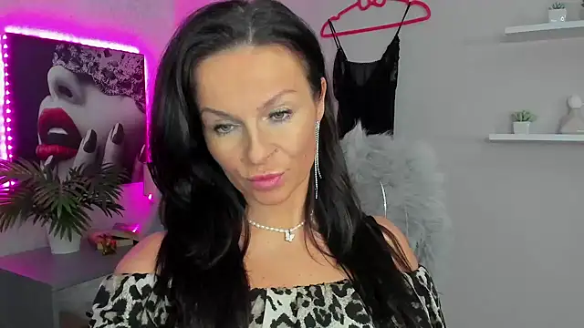 Snapshot of HelenLuxx chatting on February 2, 10:46 am HelenLuxx online show from February 2, 10:46 am