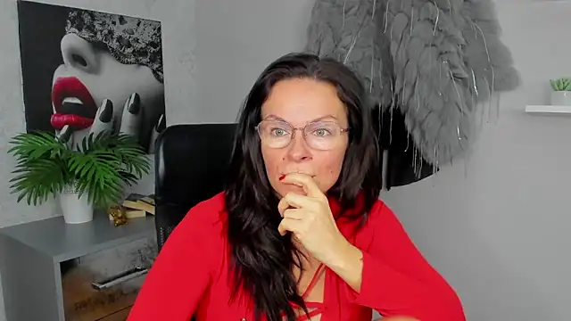 Snapshot of HelenLuxx chatting on February 11, 6:40 am HelenLuxx online show from February 11, 6:40 am