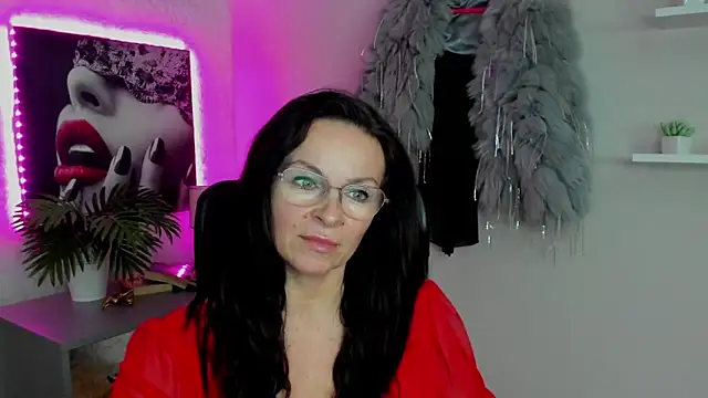 Snapshot of HelenLuxx chatting on February 14, 10:17 am HelenLuxx online show from February 14, 10:17 am