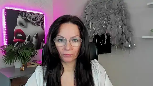 Snapshot of HelenLuxx chatting on March 3, 1:42 pm HelenLuxx online show from March 3, 1:42 pm