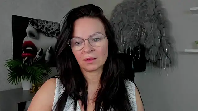 Snapshot of HelenLuxx chatting on March 7, 6:35 am HelenLuxx online show from March 7, 6:35 am