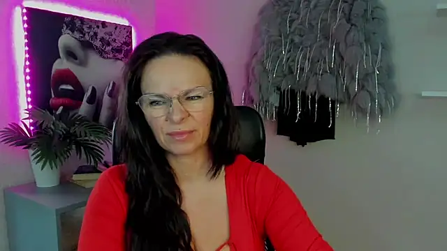 Snapshot of HelenLuxx chatting on March 21, 1:34 pm HelenLuxx online show from March 21, 1:34 pm