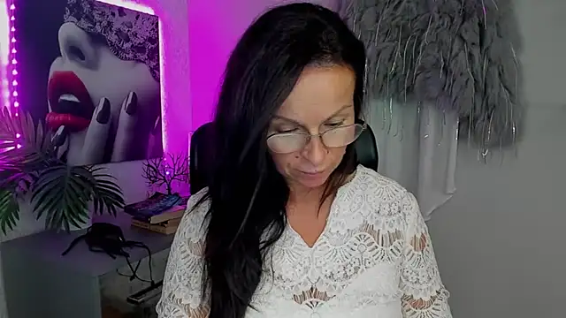 Snapshot of HelenLuxx chatting on September 9, 12:37 pm HelenLuxx online show from September 9, 12:37 pm