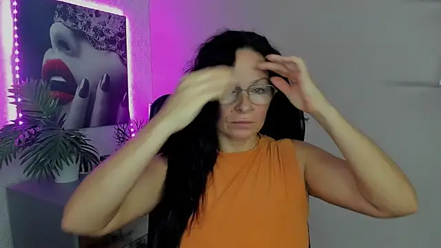 Snapshot of HelenLuxx chatting on September 25, 5:33 am HelenLuxx online show from September 25, 5:33 am