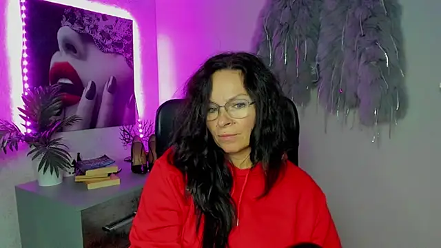 Snapshot of HelenLuxx chatting on October 16, 5:47 pm HelenLuxx online show from October 16, 5:47 pm