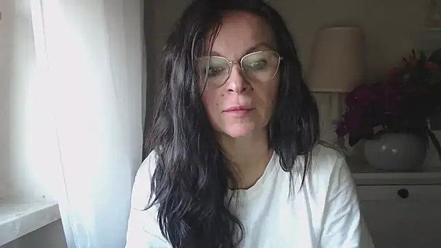 Snapshot of HelenLuxx chatting on October 20, 6:14 am HelenLuxx online show from October 20, 6:14 am