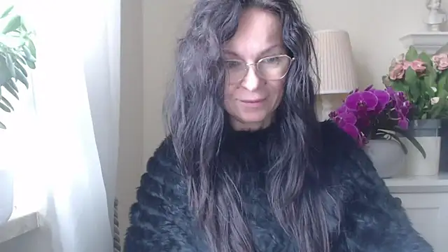 Snapshot of HelenLuxx chatting on October 27, 7:12 am HelenLuxx online show from October 27, 7:12 am