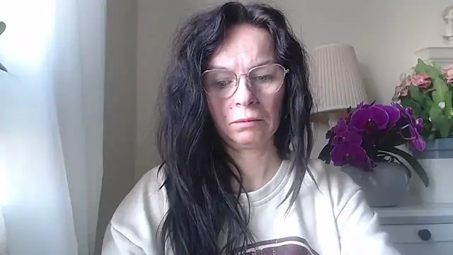 Snapshot of HelenLuxx chatting on October 29, 7:10 am HelenLuxx online show from October 29, 7:10 am