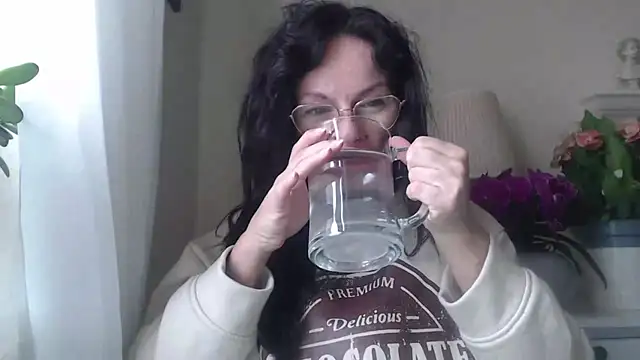 Snapshot of HelenLuxx chatting on October 30, 7:32 am HelenLuxx online show from October 30, 7:32 am