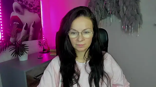 Snapshot of HelenLuxx chatting on November 19, 9:09 am HelenLuxx online show from November 19, 9:09 am