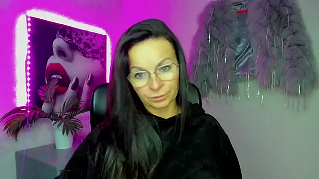 Snapshot of HelenLuxx chatting on November 25, 3:45 pm HelenLuxx online show from November 25, 3:45 pm