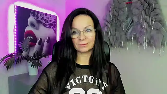 Snapshot of HelenLuxx chatting on November 27, 4:31 pm HelenLuxx online show from November 27, 4:31 pm