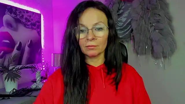 Snapshot of HelenLuxx chatting on December 18, 5:30 pm HelenLuxx online show from December 18, 5:30 pm