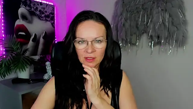 HelenLuxx online show from March 12, 4:57 pm