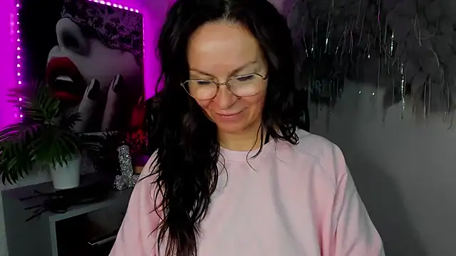 HelenLuxx online show from March 29, 6:24 am