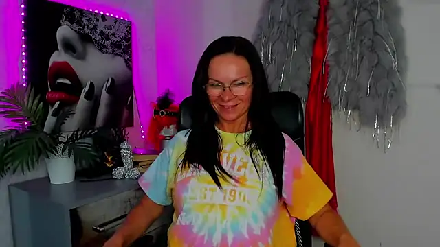 HelenLuxx online show from June 2, 4:20 pm