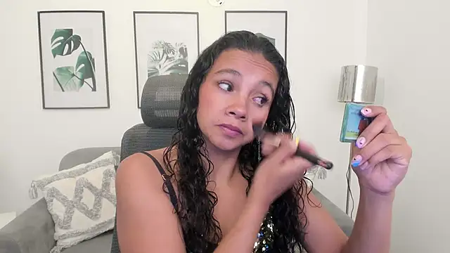 Snapshot of leslyflorez chatting on February 14, 9:21 pm leslyflorez online show from February 14, 9:21 pm