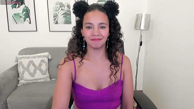 Snapshot of leslyflorez chatting on February 19, 12:14 am leslyflorez online show from February 19, 12:14 am