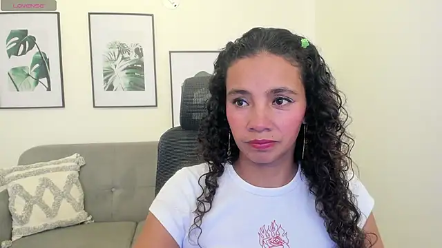 Snapshot of leslyflorez chatting on February 26, 9:05 pm leslyflorez online show from February 26, 9:05 pm