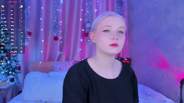 Snapshot of SweeteRose_Royce chatting on January 4, 1:53 pm SweeteRose Royce online show from January 4, 1:53 pm