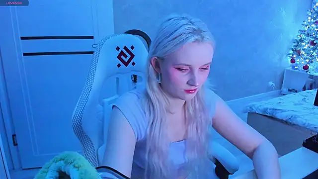 Snapshot of SweeteRose_Royce chatting on January 17, 2:50 pm SweeteRose Royce online show from January 17, 2:50 pm