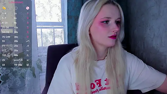 Snapshot of SweeteRose_Royce chatting on February 11, 6:51 am SweeteRose Royce online show from February 11, 6:51 am