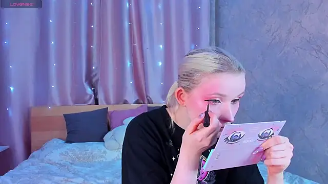 Snapshot of SweeteRose_Royce chatting on February 16, 3:05 pm SweeteRose Royce online show from February 16, 3:05 pm