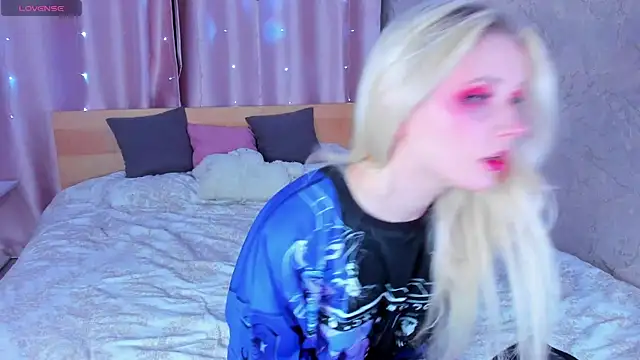 Snapshot of SweeteRose_Royce chatting on March 2, 2:32 pm SweeteRose Royce online show from March 2, 2:32 pm