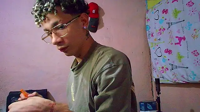 Snapshot of mateodeamjo chatting on July 6, 1:57 am mateodeamjo online show from July 6, 1:57 am