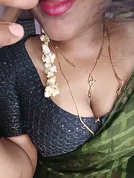 Snapshot of louise92 chatting on May 30, 4:31 am louise92 online show from May 30, 4:31 am