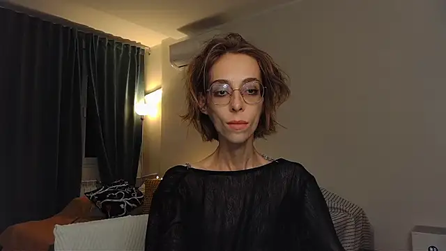 amber quell here online show from April 3, 4:16 pm