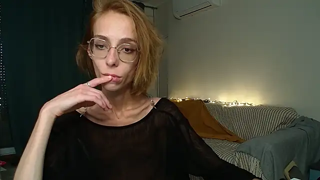 amber quell here online show from May 30, 3:53 pm