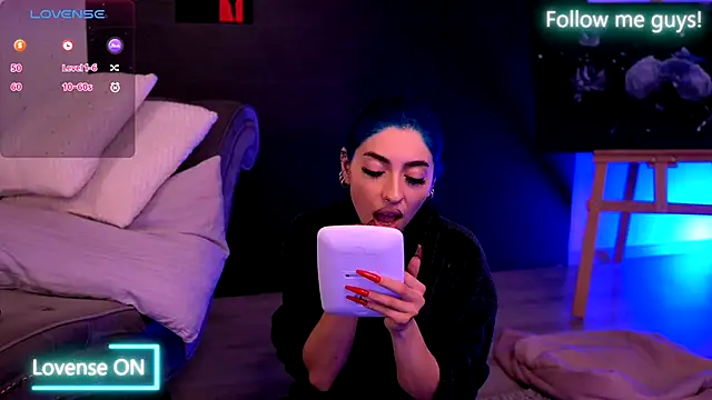 AriaVoss online show from September 29, 8:24 pm